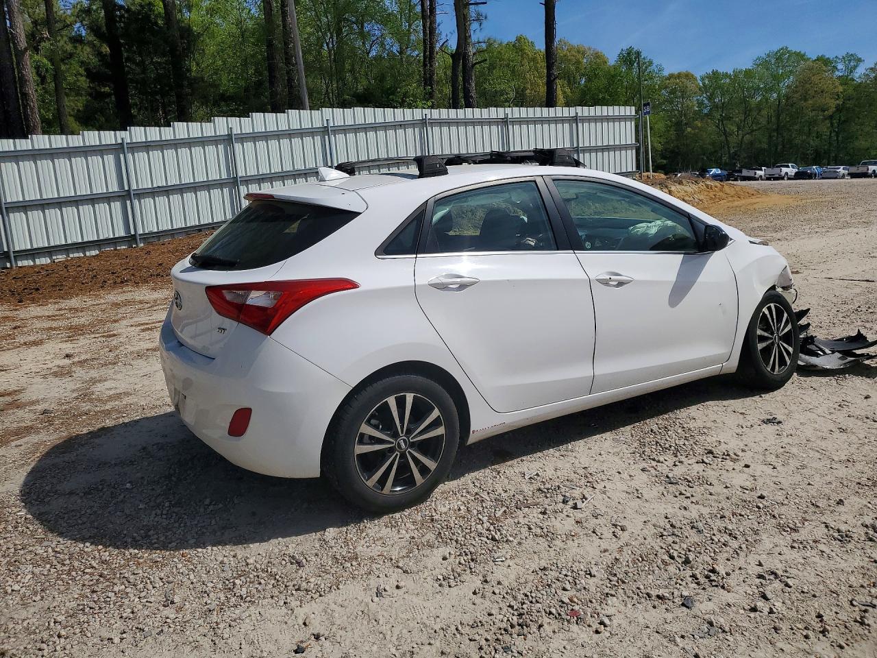 Hyundai ELANTRA Base
