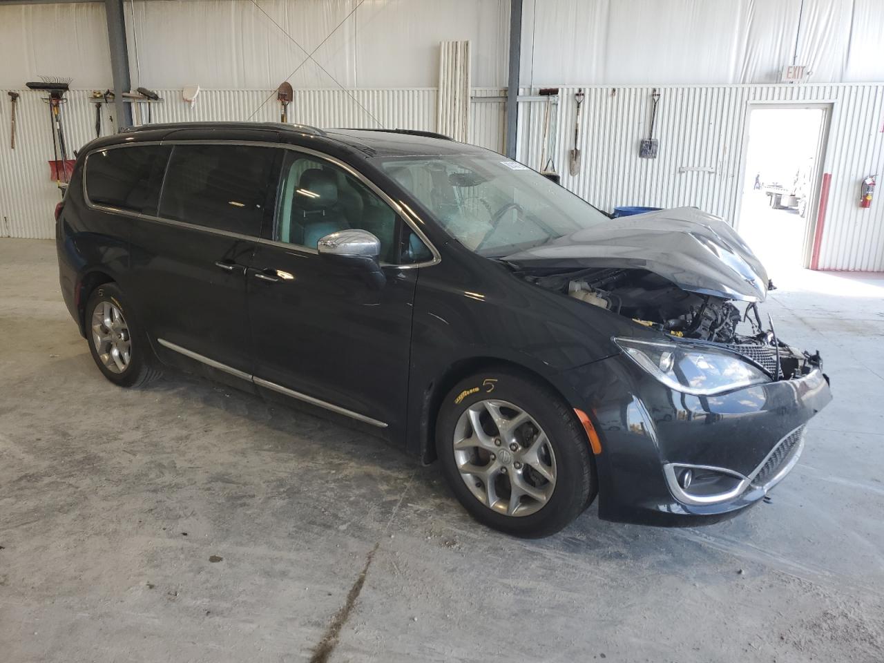 Chrysler Pacifica Limited
