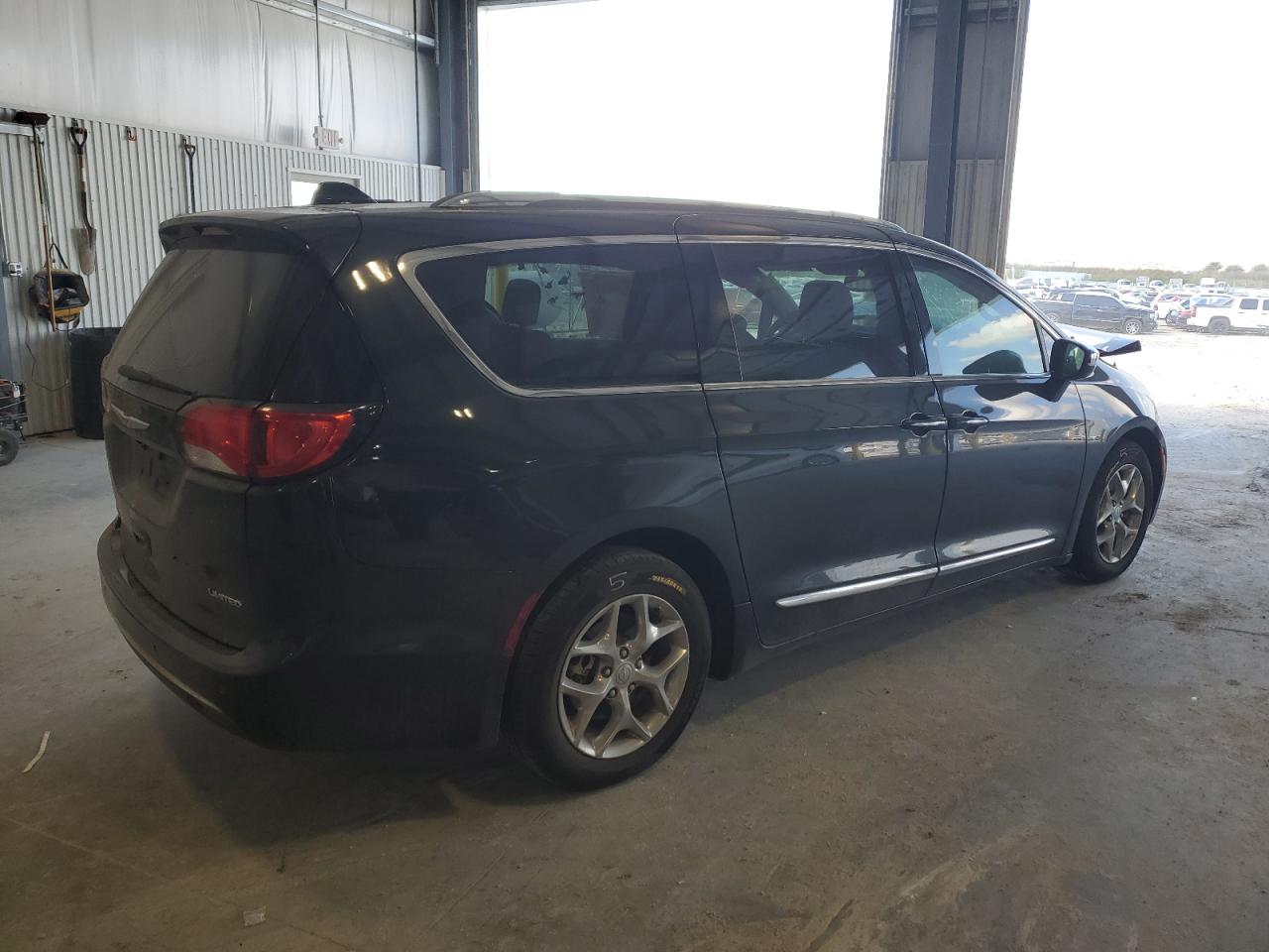 Chrysler Pacifica Limited