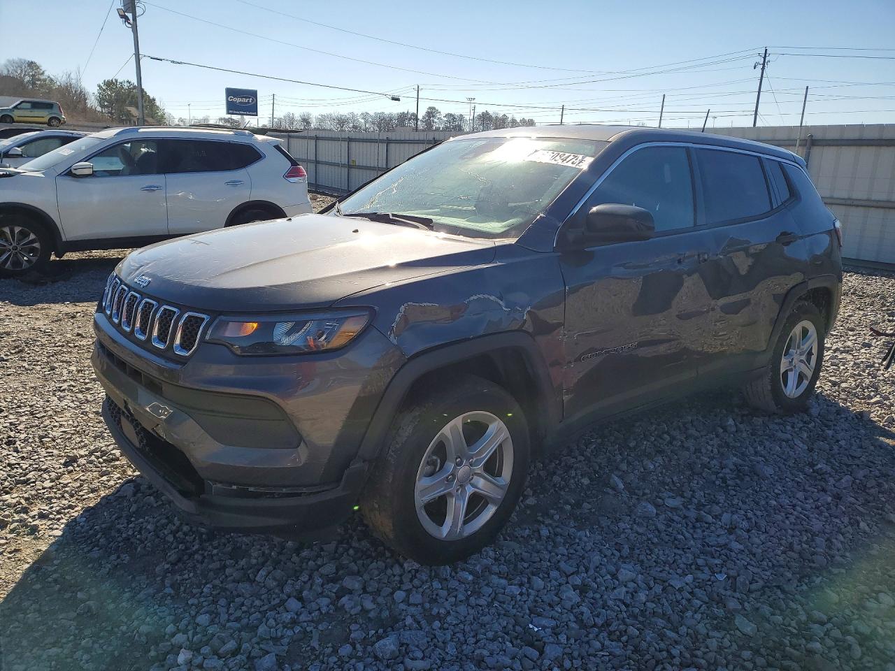 Salvage Jeep Compass Image