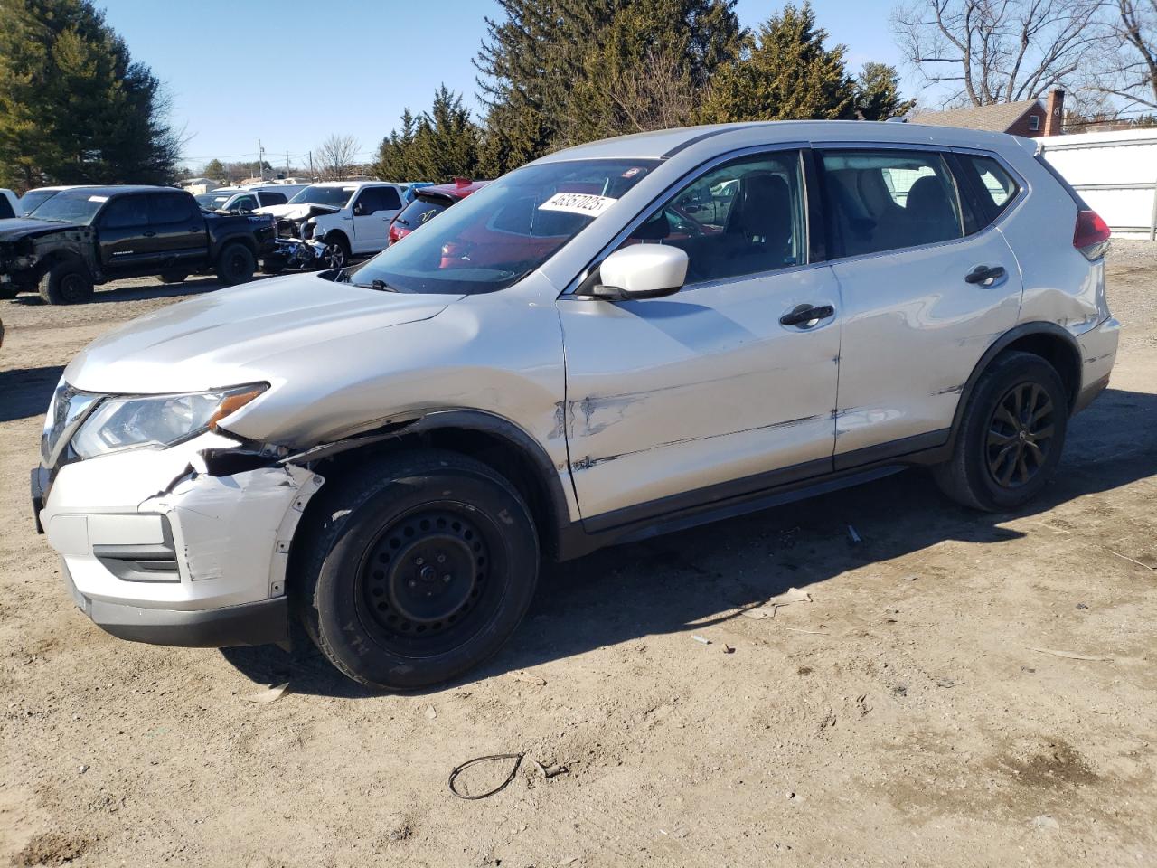 Salvage Nissan Rogue Image