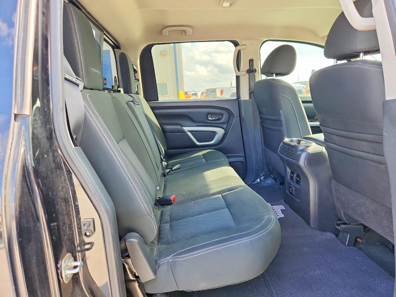 Nissan Titan Sv