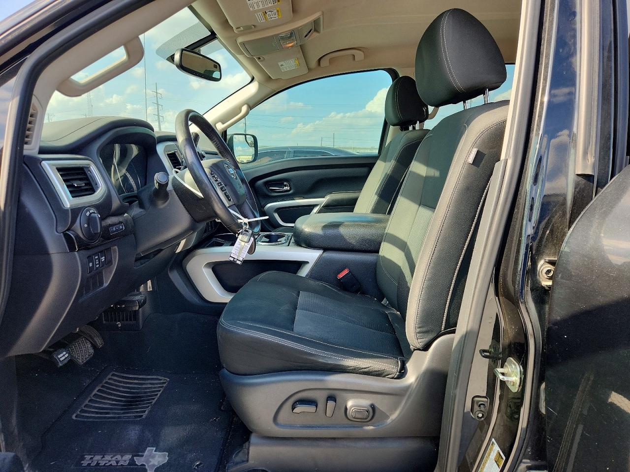 Nissan Titan Sv