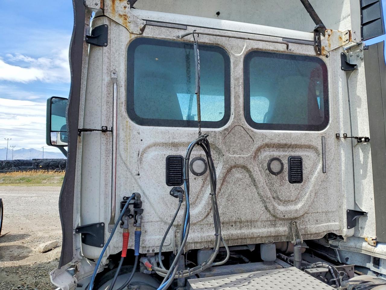 Freigliner Cascadia 113