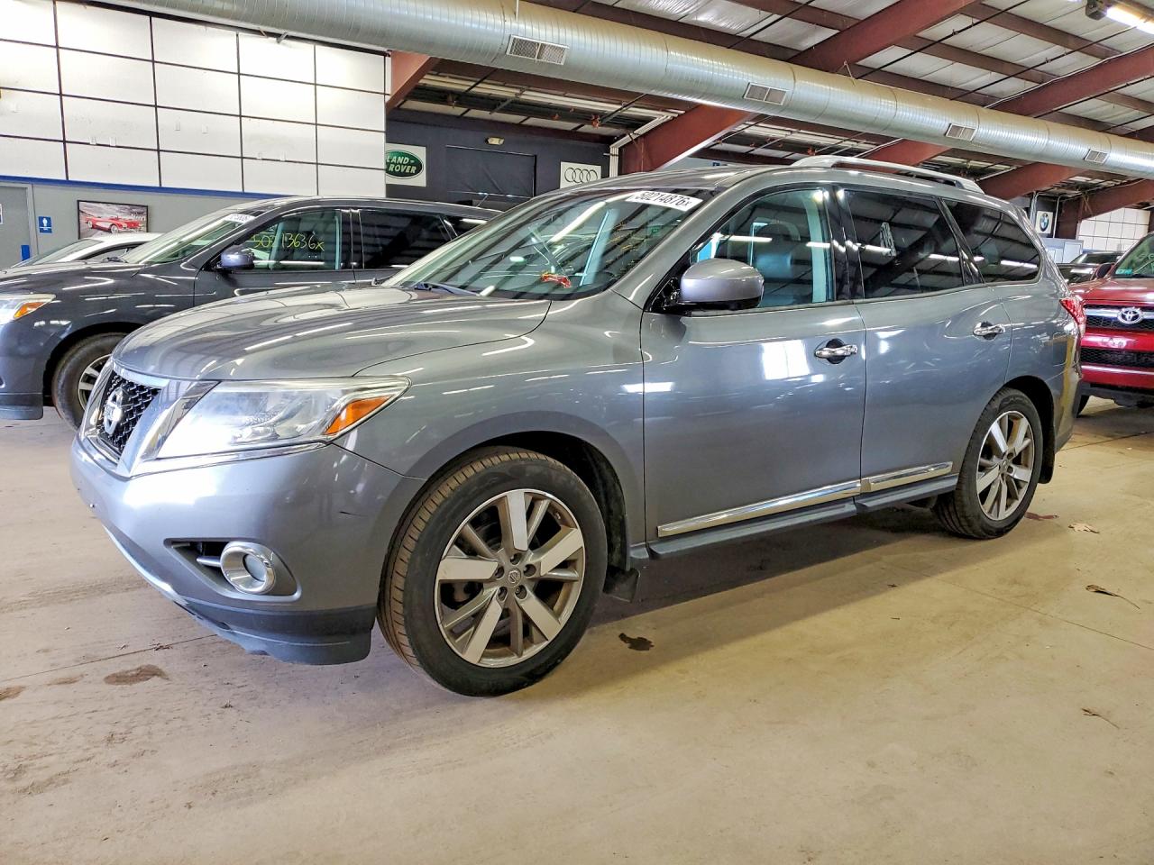 Salvage Nissan Pathfinder Image
