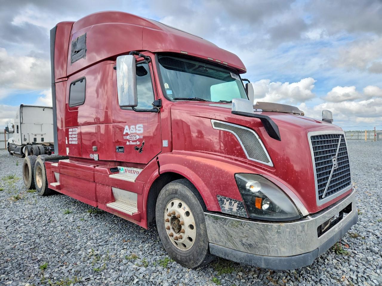 Salvage Volvo Vn Image