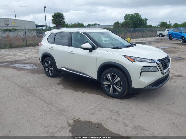 Salvage Nissan Rogue Image