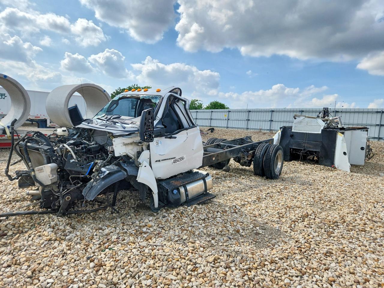 Salvage Ford F-750 Image