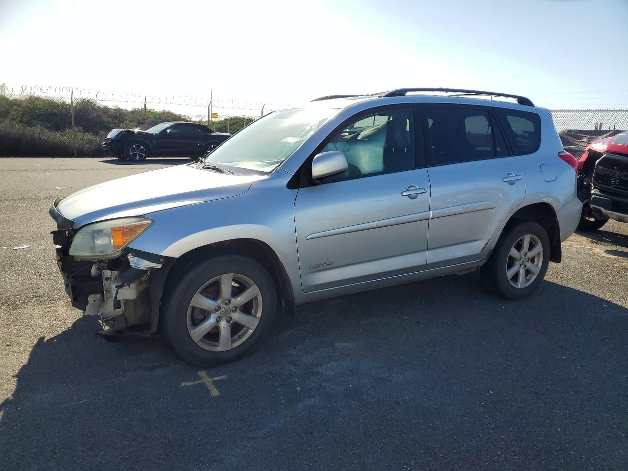 Salvage Toyota RAV4 Image