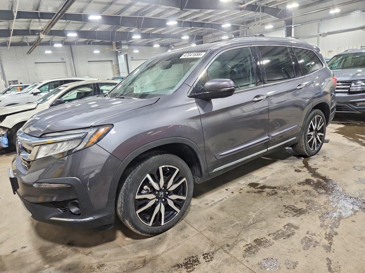 Salvage Honda Pilot Image