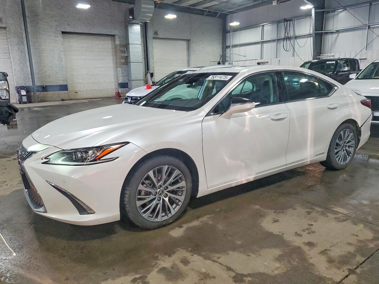 Salvage Lexus Es Image