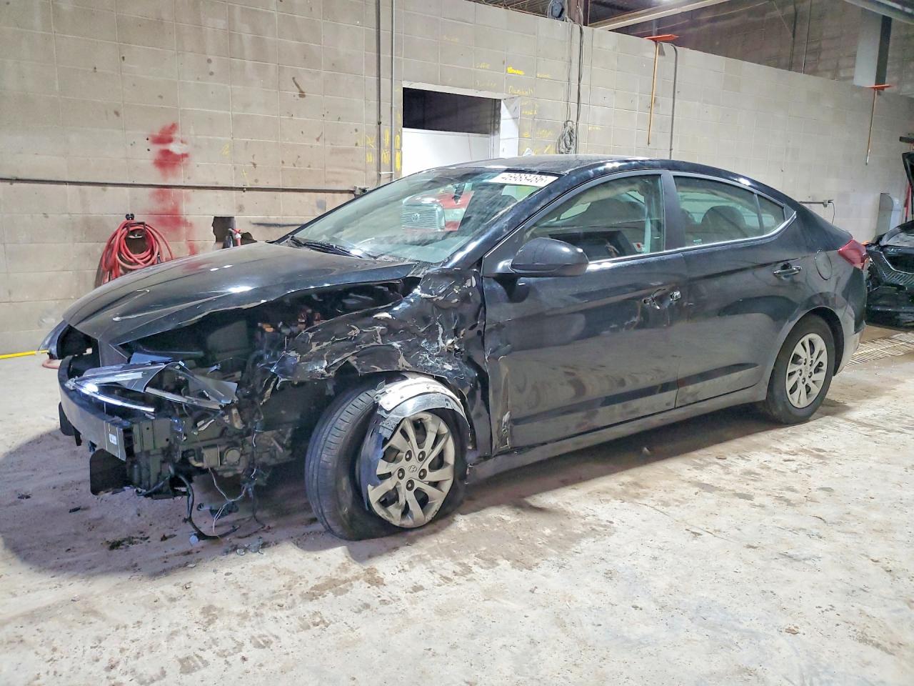 Salvage Hyundai ELANTRA Image