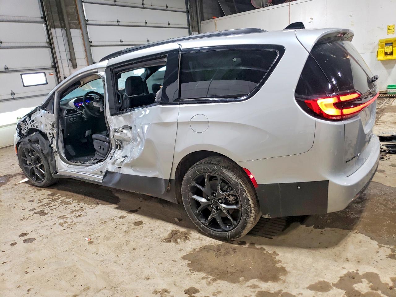 Chrysler Pacifica Touring L