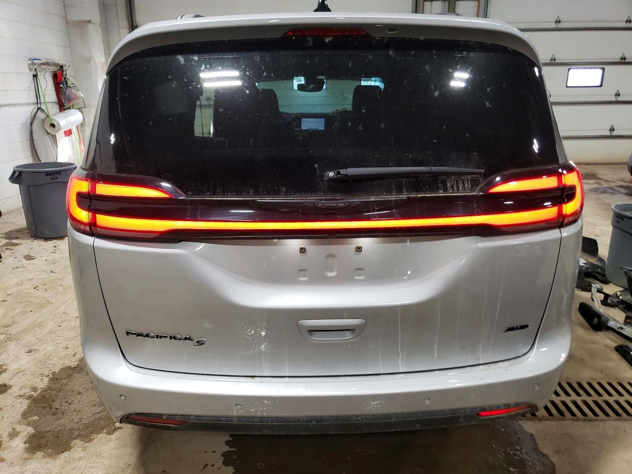 Chrysler Pacifica Touring L