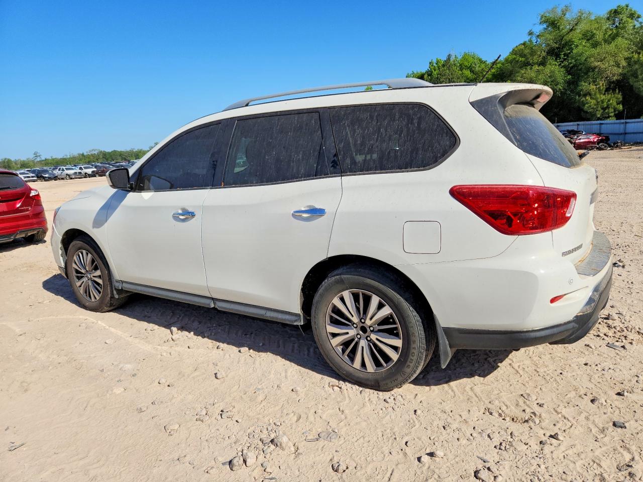Nissan Pathfinder Sv