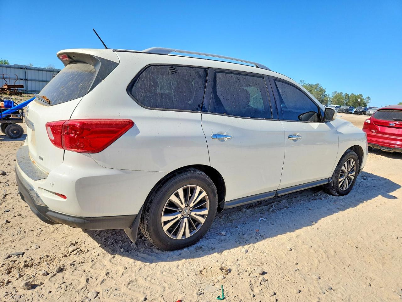 Nissan Pathfinder Sv