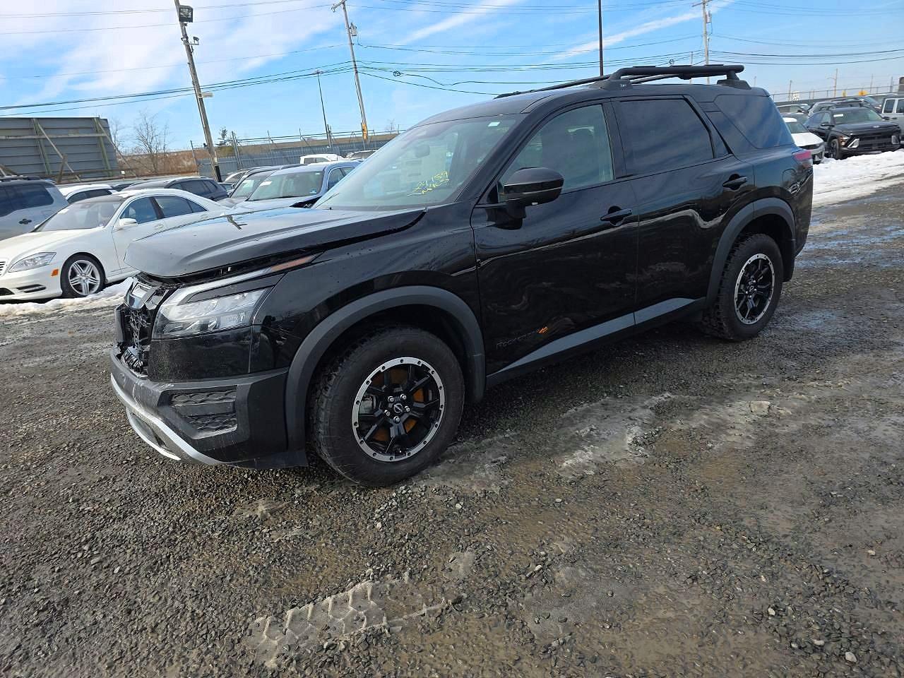 Salvage Nissan Pathfinder Image