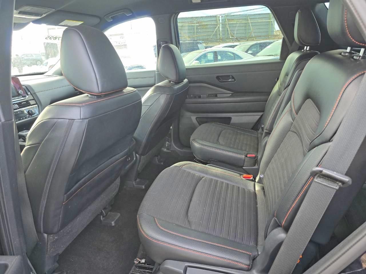 Nissan Pathfinder Sv