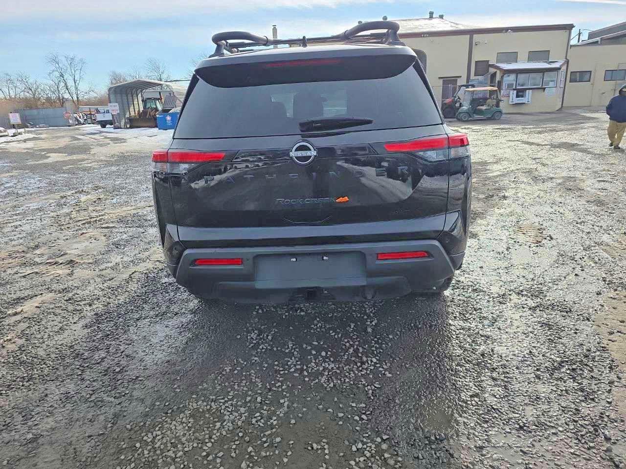 Nissan Pathfinder Sv
