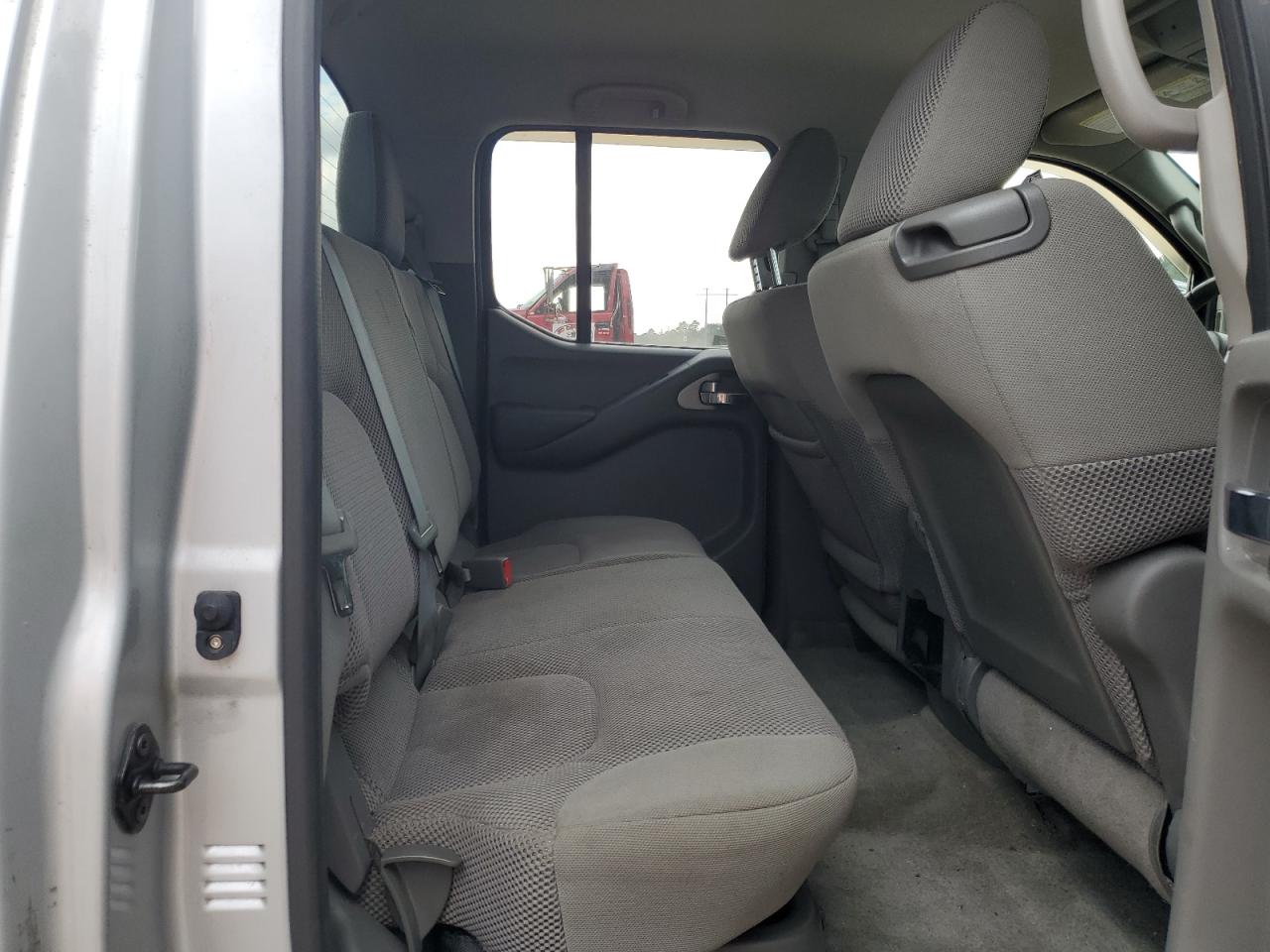 Nissan Frontier S