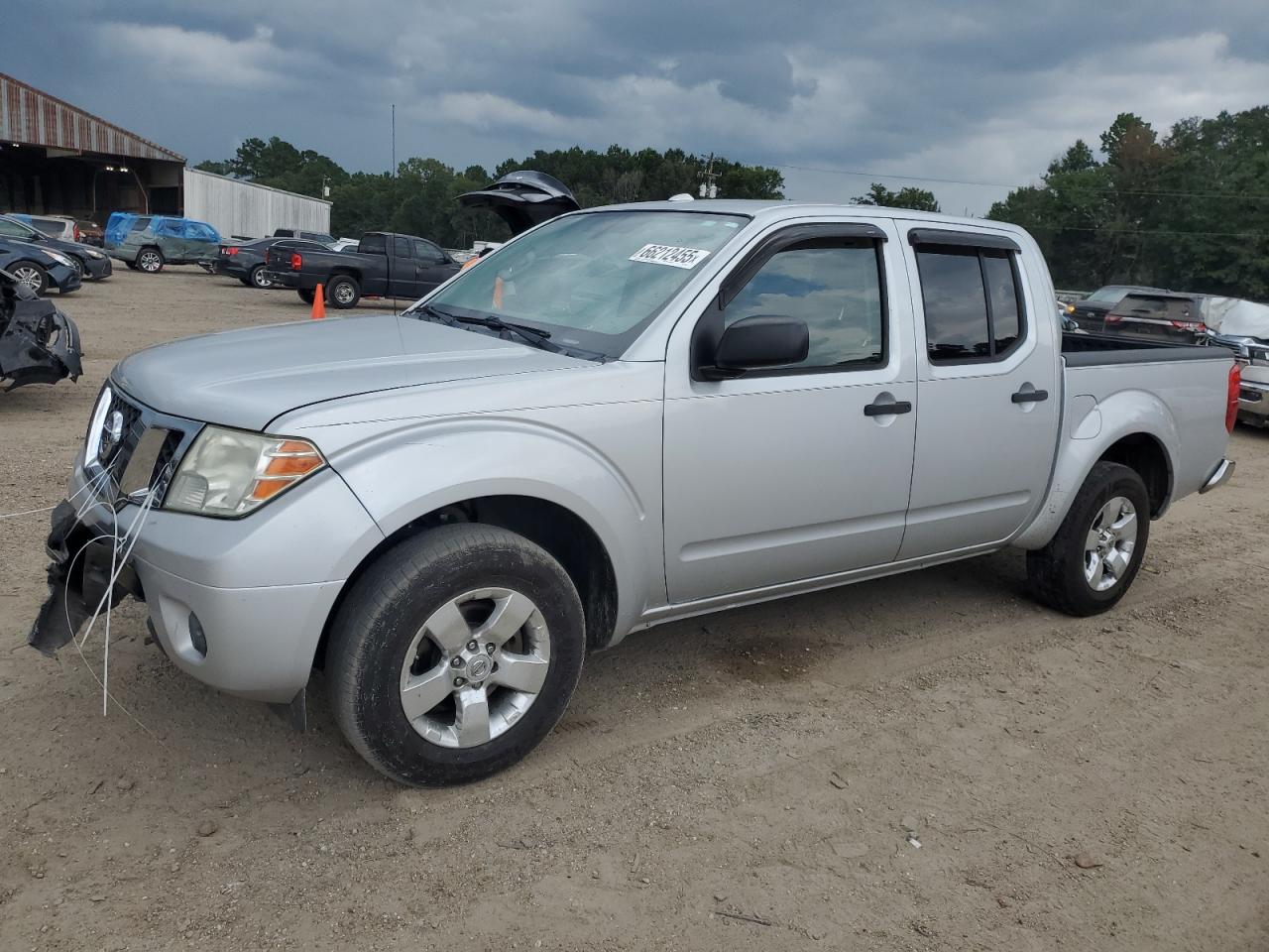 Salvage Nissan Frontier Image