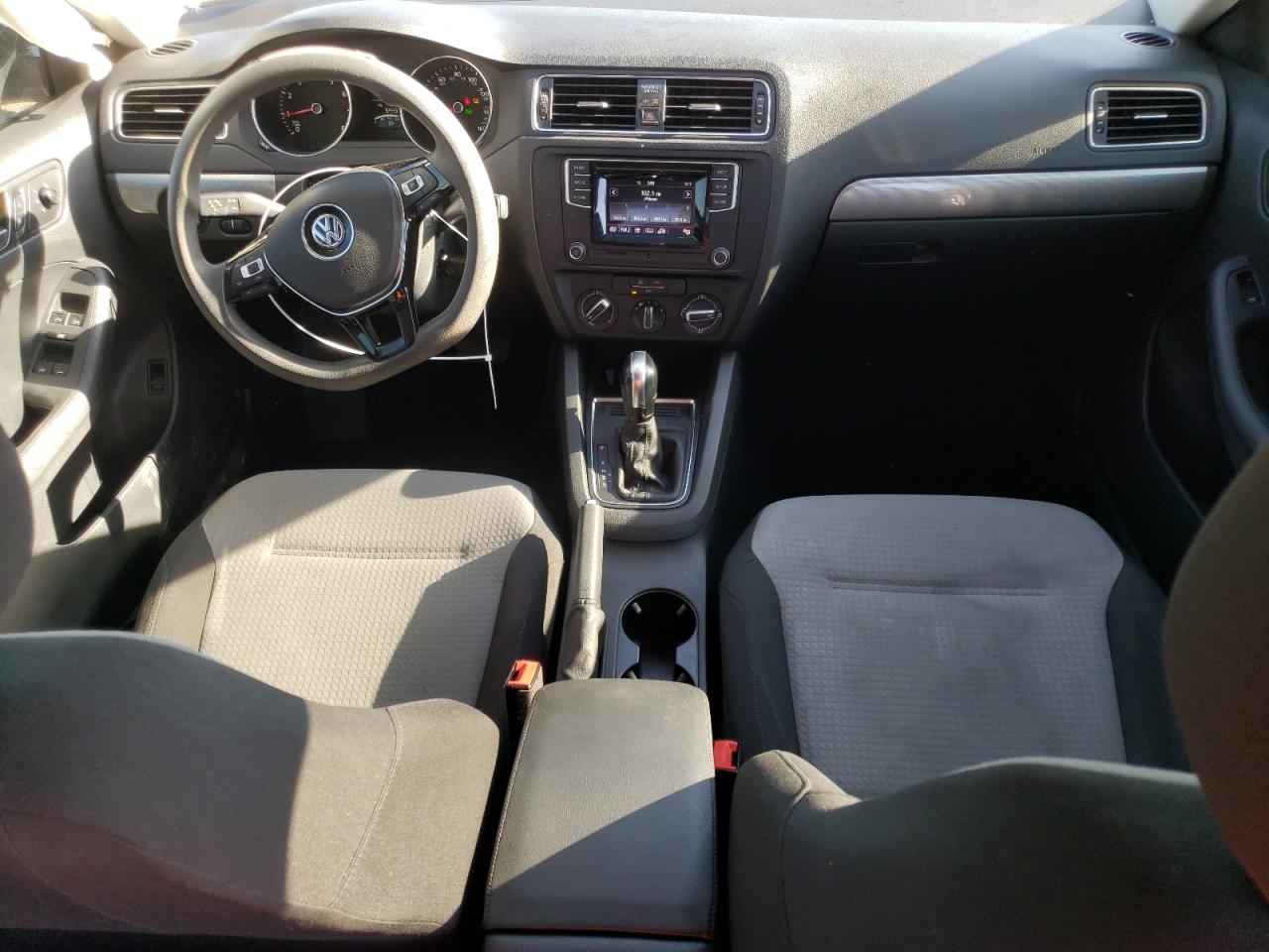 Volkswagen Jetta S