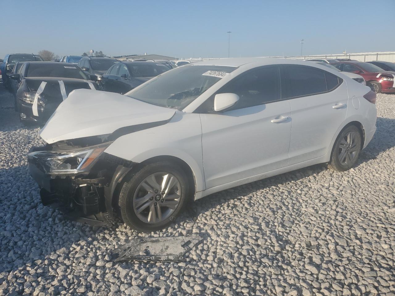 Salvage Hyundai ELANTRA Image