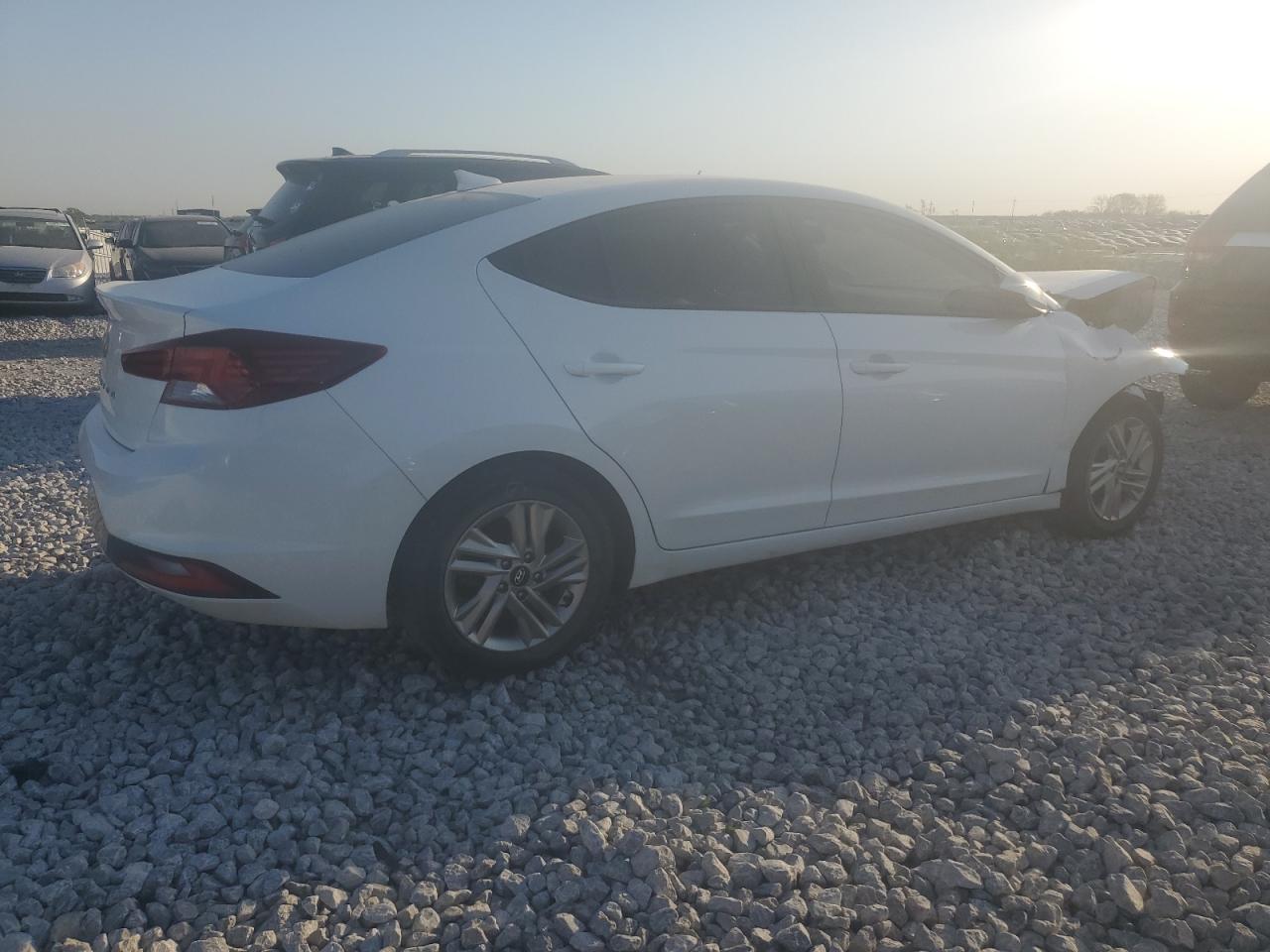 Hyundai ELANTRA Sel