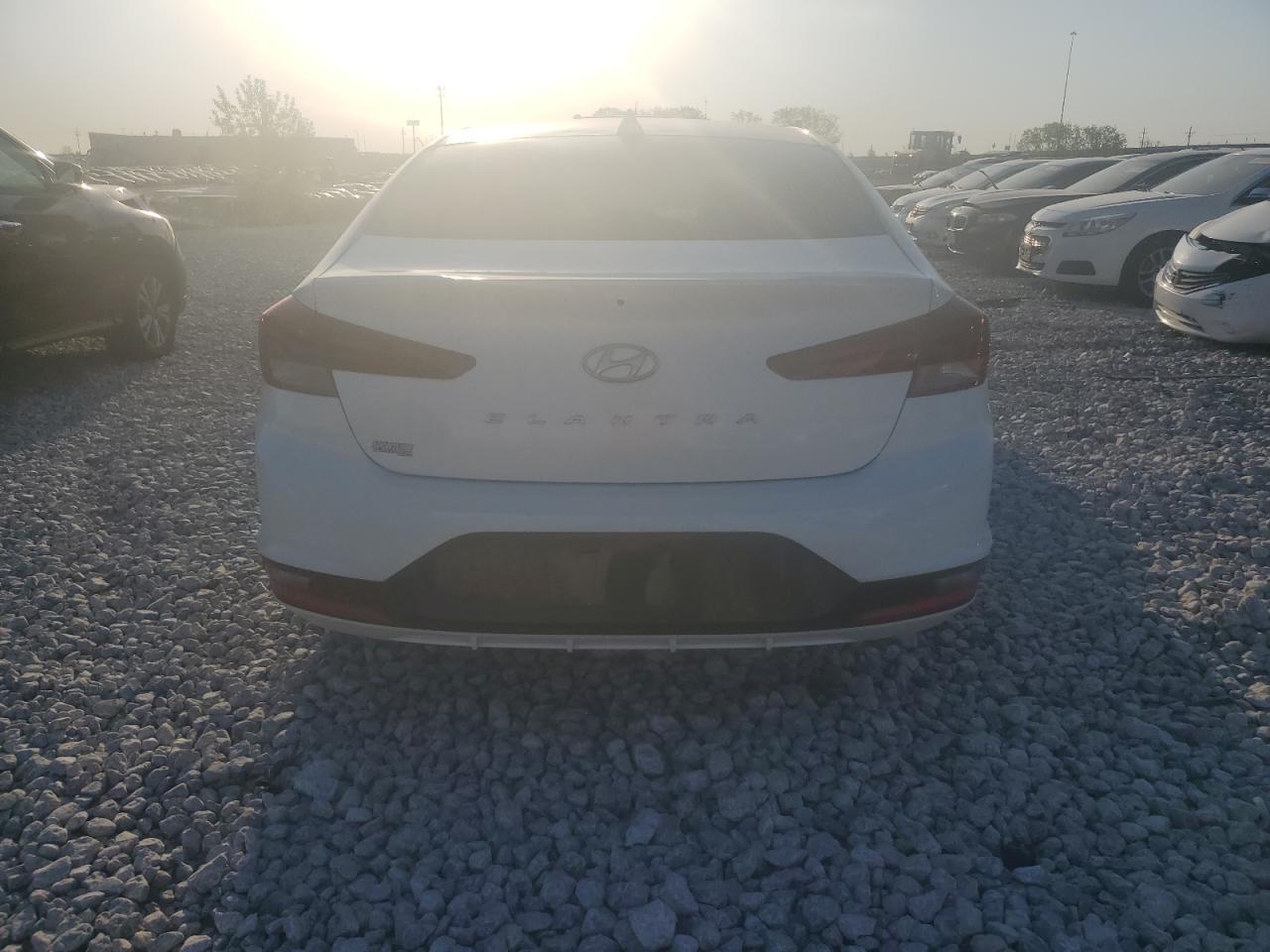 Hyundai ELANTRA Sel