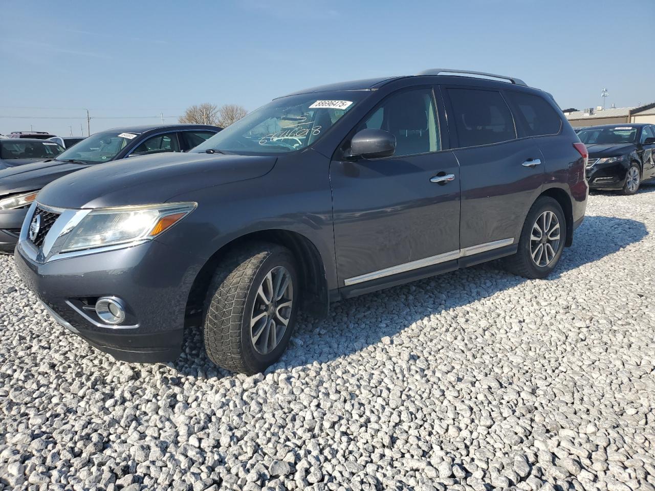 Salvage Nissan Pathfinder Image