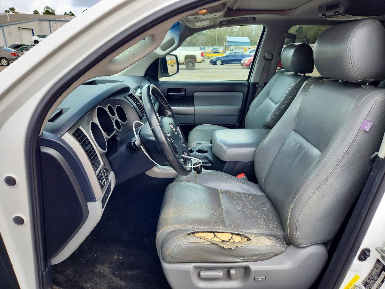 Toyota Sequoia Sr5