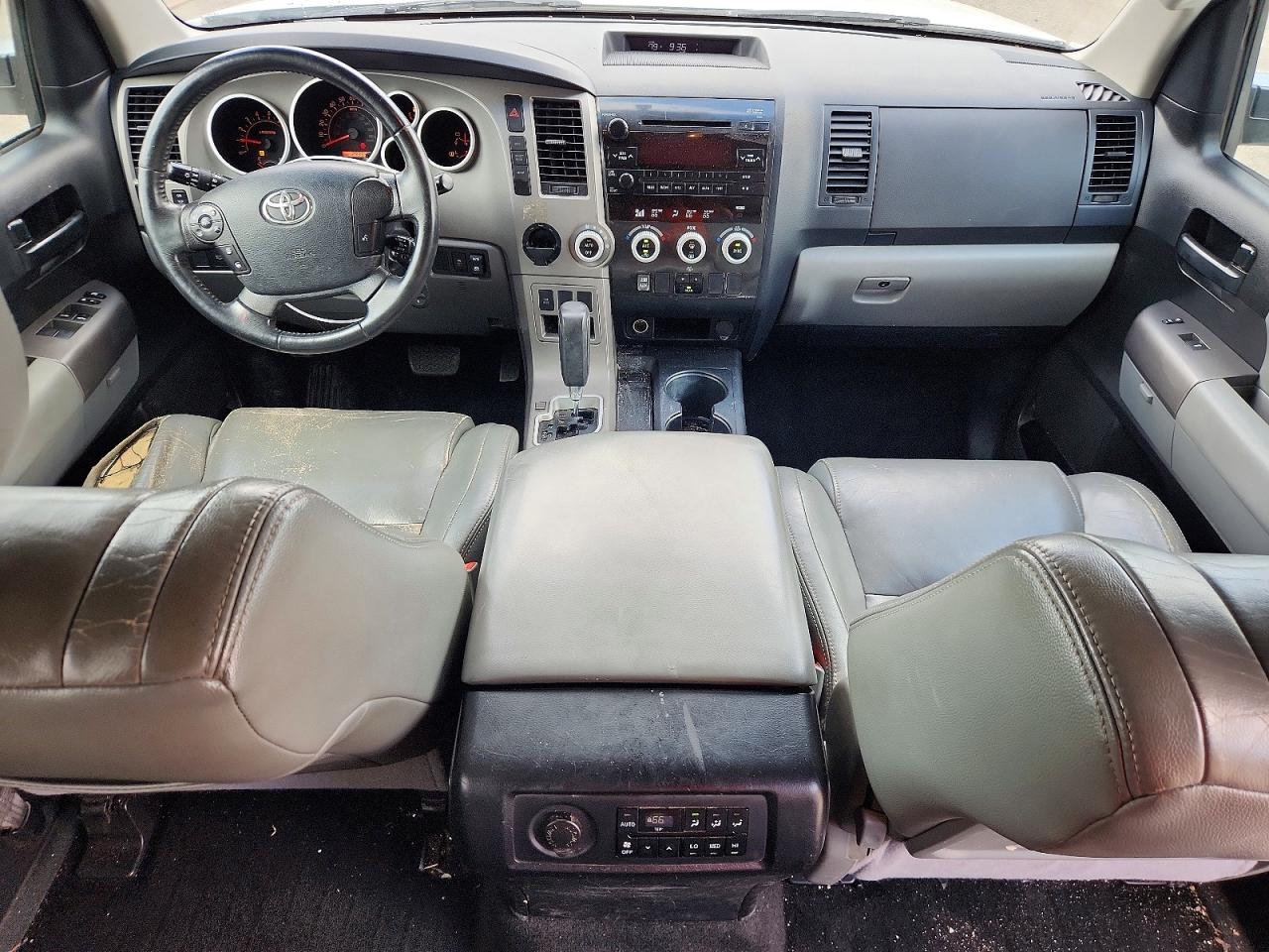 Toyota Sequoia Sr5