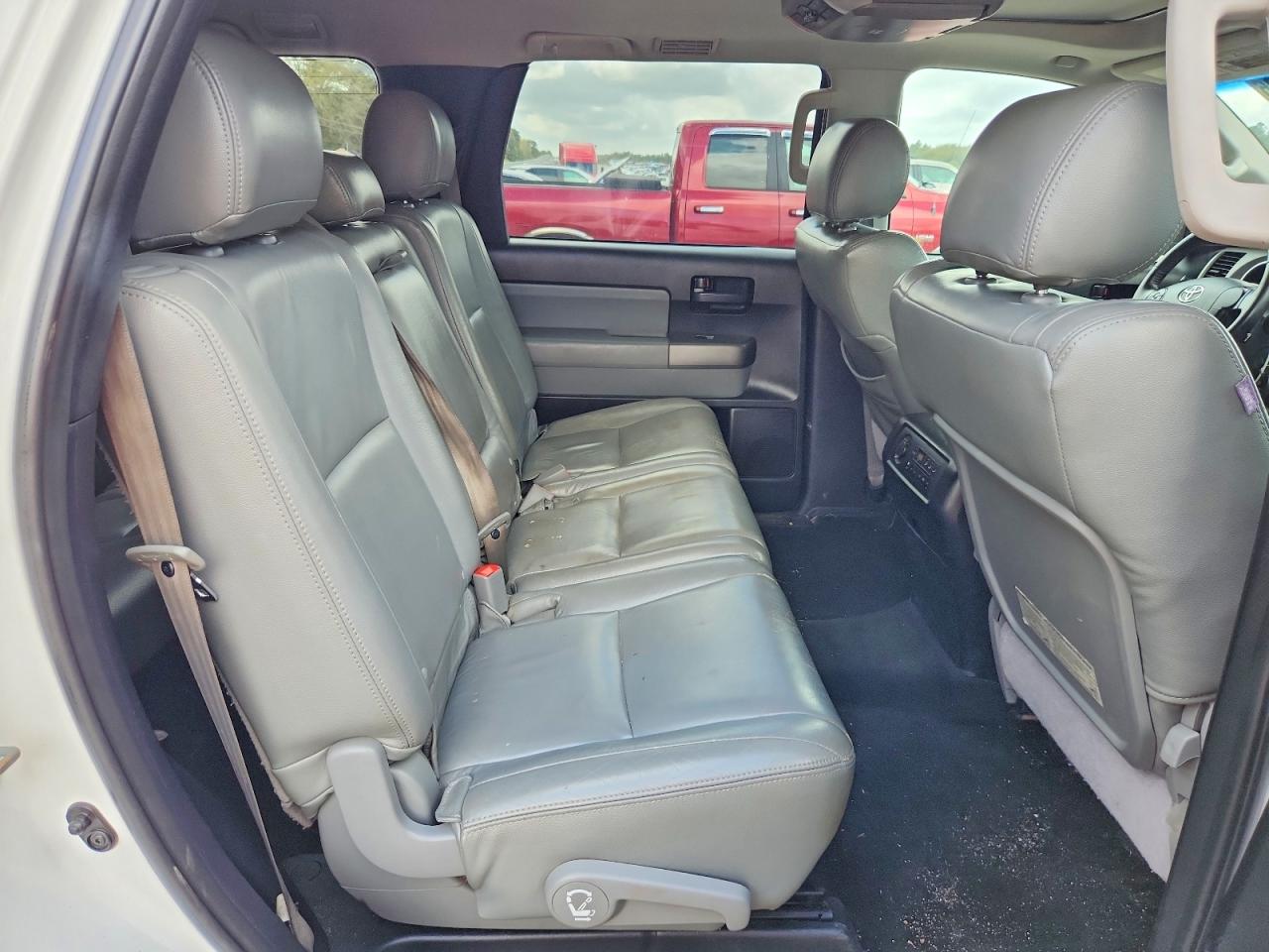 Toyota Sequoia Sr5