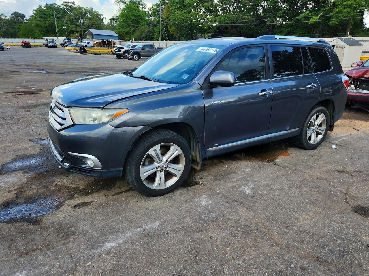 Salvage Toyota Highlander Image
