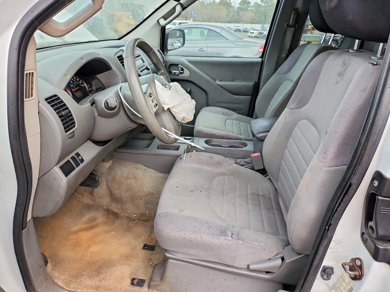 Nissan Frontier S