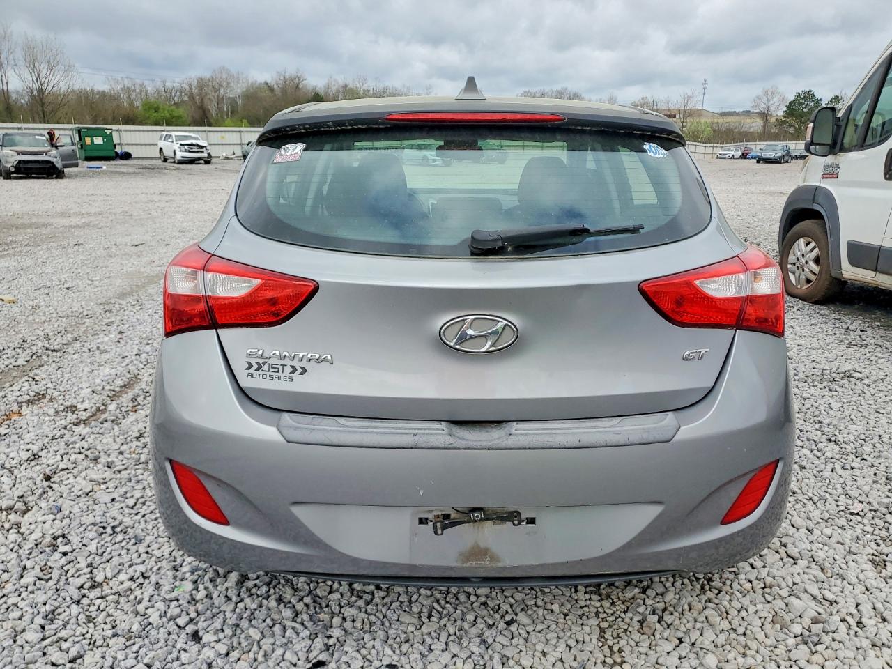 Hyundai ELANTRA Base