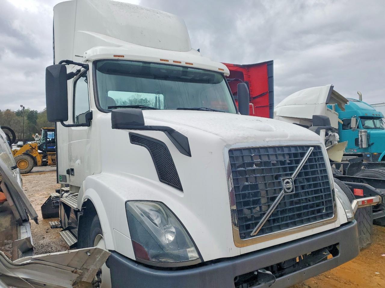 Salvage Volvo Vnl Image