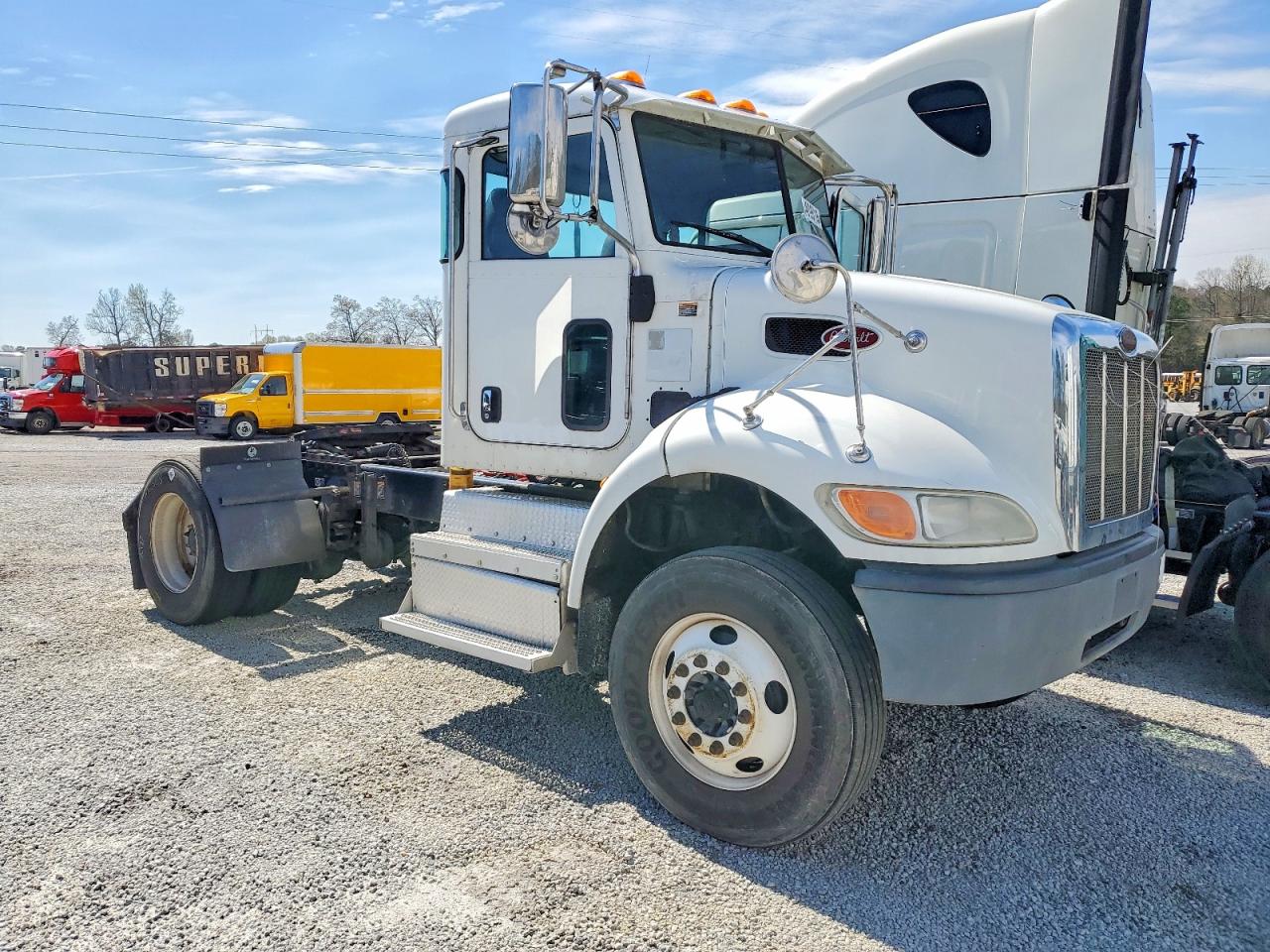 Salvage Peterbilt 382 Image