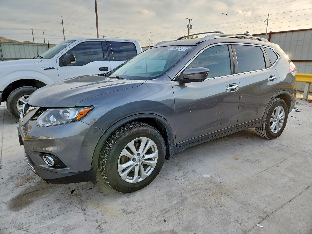 Salvage Nissan Rogue Image