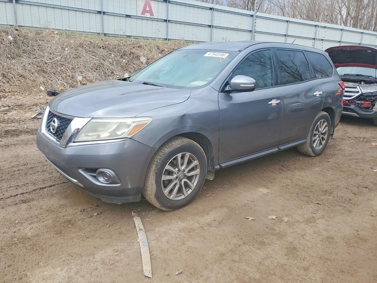 Salvage Nissan Pathfinder Image