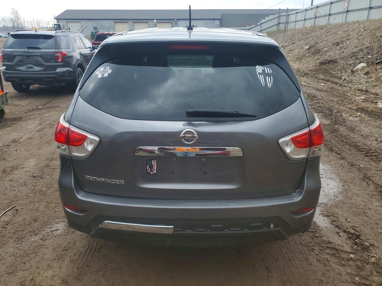 Nissan Pathfinder S