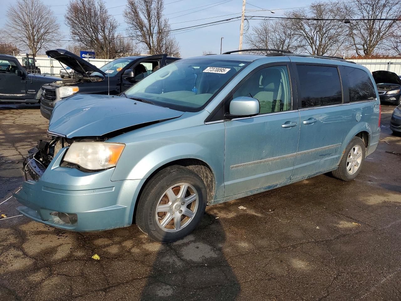 Salvage Chrysler Minivan Image