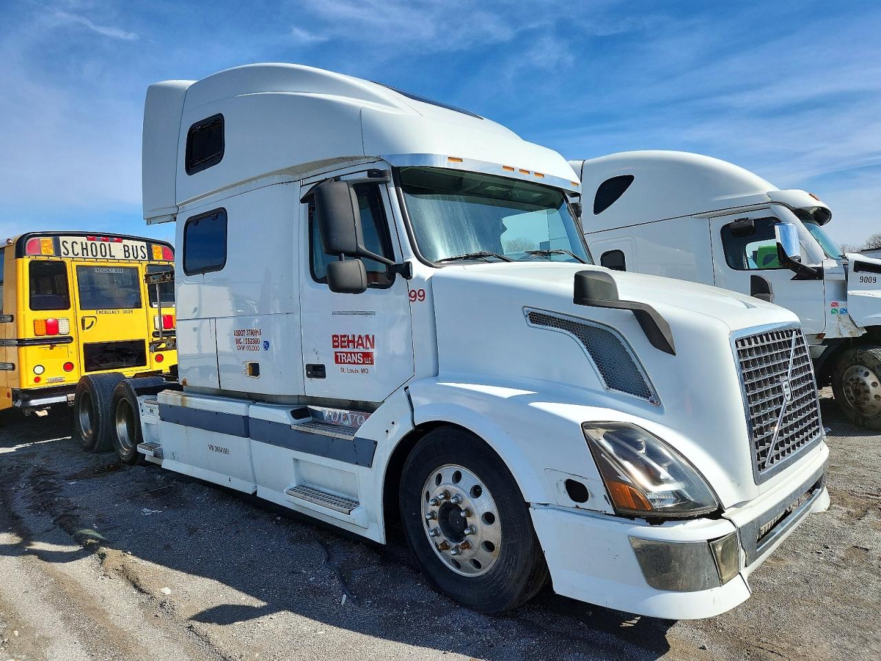 Salvage Volvo Vn Image