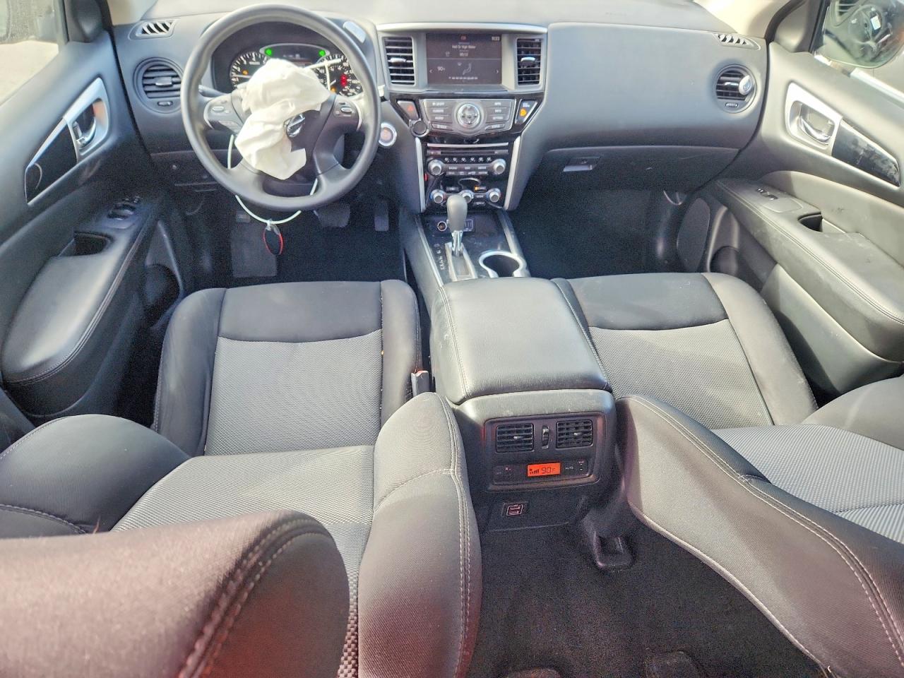 Nissan Pathfinder S