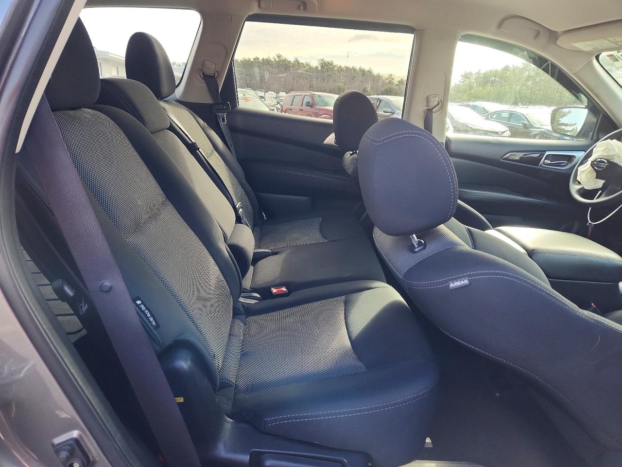 Nissan Pathfinder S