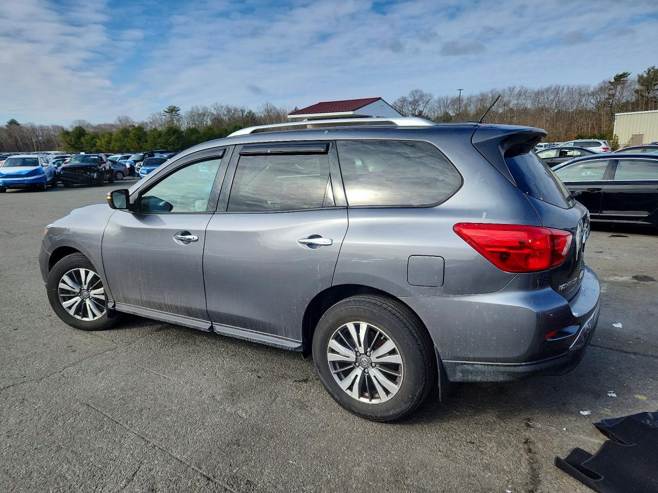 Nissan Pathfinder S