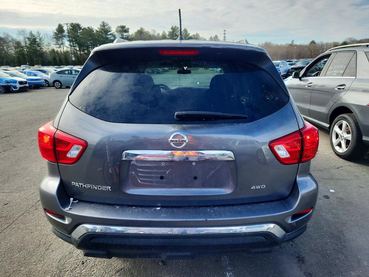 Nissan Pathfinder S
