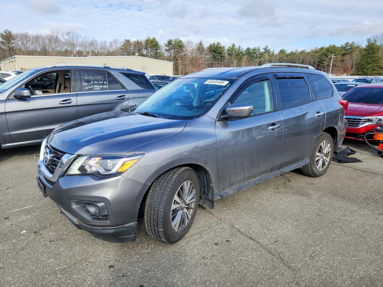 Salvage Nissan Pathfinder Image