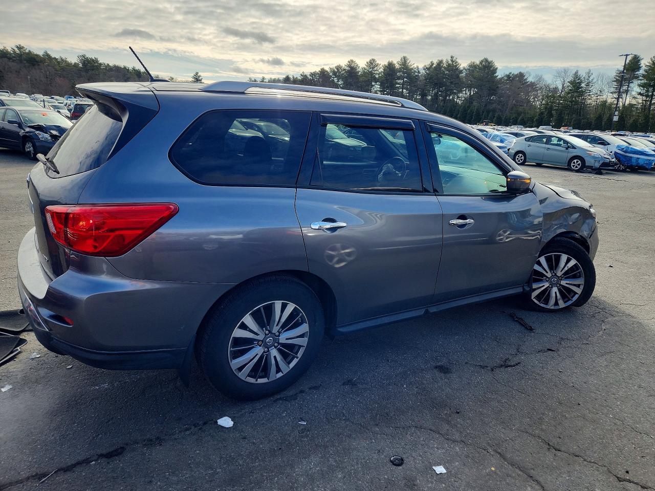 Nissan Pathfinder S