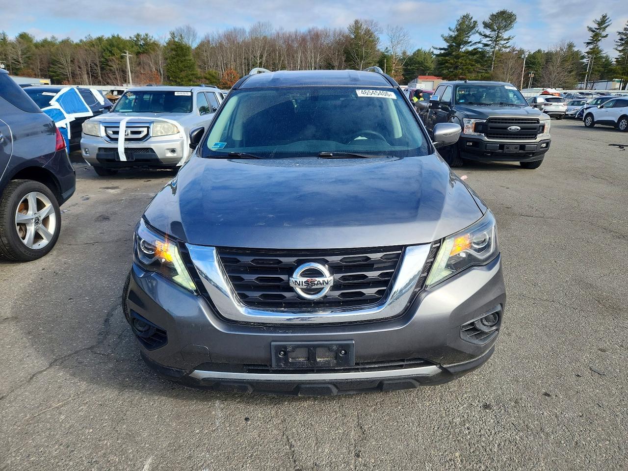 Nissan Pathfinder S